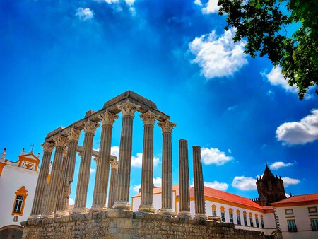 Templo Romano De Evora