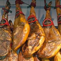 El Corte Inglés celebra el Día de la Madre rebajando 60 euros una pieza de jamón ibérico de Salamanca de 8 kilos 