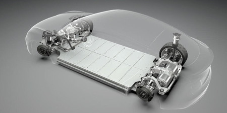 Las futuras baterías para coches eléctricos Tesla ya no tendrán módulos: será sólo un enorme pack de celdas