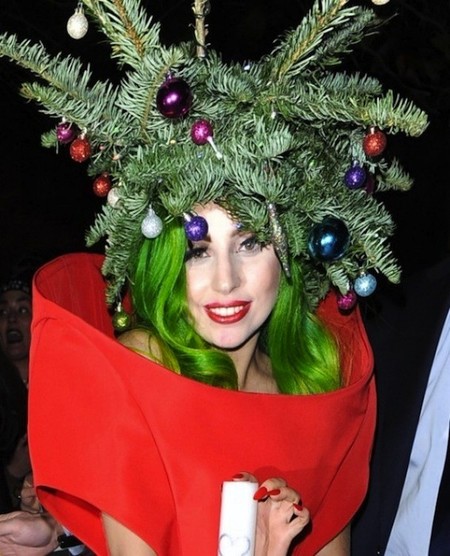 No, no es un árbol de navidad y... sí, es Lady Gaga para variar