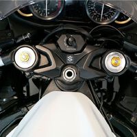 La policía tiene un truco para aparcar las motos trail que contradice lo que hacen todos los demás, pero funciona 