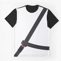 Esta camiseta con el cinturón pintado no te servirá para ahorrarte la multa: la DGT ya la conoce