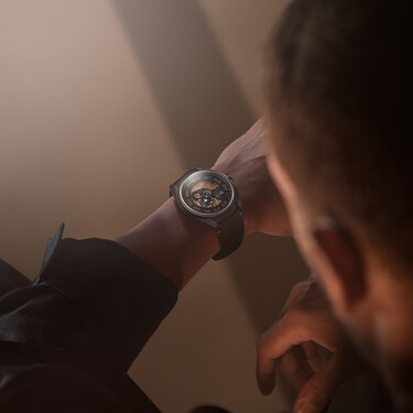 Este reloj lleva la ingeniería del tiempo a otro nivel al diseñar un modelo único: una pieza con una maquinaria flotante en su interior