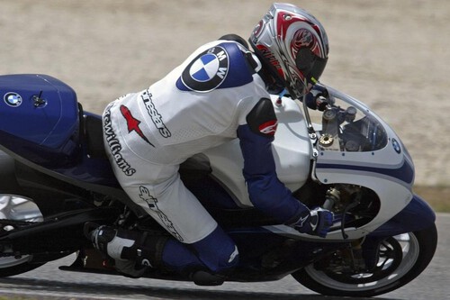 Cuando BMW quiso correr en MotoGP con motor de F1, pero su moto era tan salvaje que se retiraron porque "te podías matar en cualquier momento"