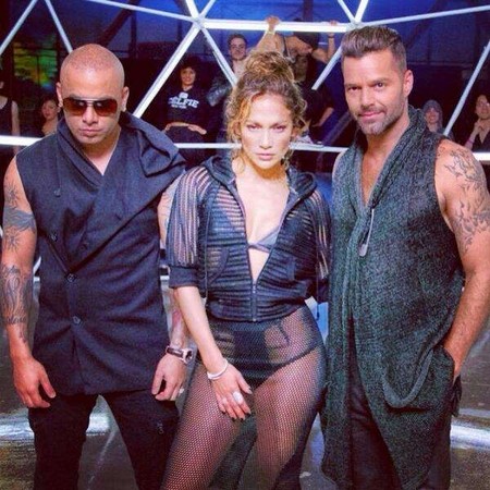 Pónganme un poquito de Ricky Martin y JLo y a ser posible en cuero, gracias