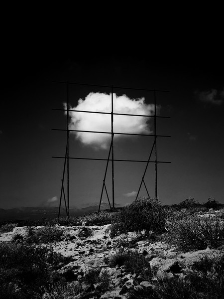Cartel publicitario y nube