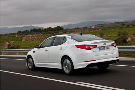 Kia Optima híbrido - vista lateral trasera