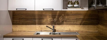 Leroy Merlin vende el organizador de fregadero con espacio para todo: se acabó colgar la bayeta en el grifo de cocina