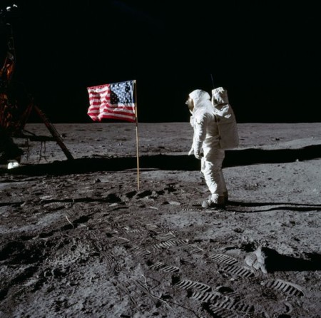 Revive el paseo lunar del Apolo 11 restaurado y en HD