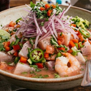 Cómo hacer ceviche de pescado y camarón al estilo Acapulco con la receta familiar de la chef Susana Palazuelos