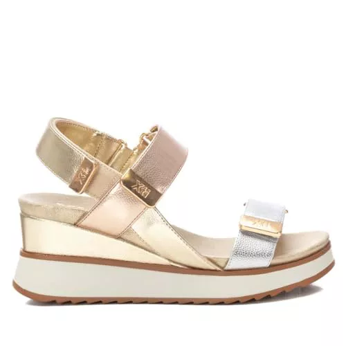 XTI - Sandalia Mujer Oro - Calzado Cómodo y Versátil - Moda casual - Modelo 14388201 (Talla 38)