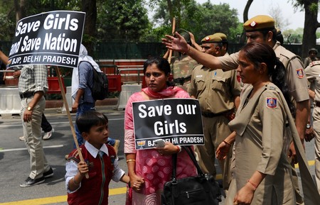 Mujeres Policia Moto India 3