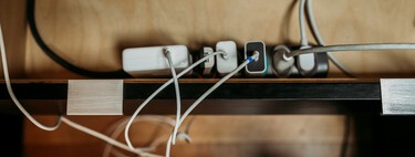 Tengo un cajón lleno de cables viejos para cargar el móvil y no pienso tirarlos nunca por lo útiles que son 