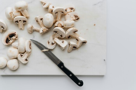 Lavarlos, remojarlos o solo limpiarlos: cómo preparar los hongos si los usaré para hacer quesadillas