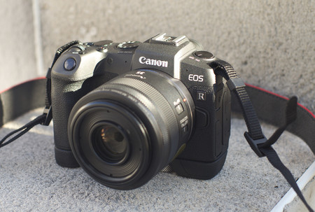 Canon EOS RP, Sony A6500, Panasonic Lumix GX880 y más cámaras, objetivos y accesorios en oferta: Llega Cazando Gangas