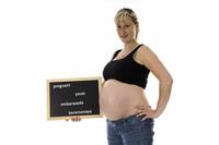 El curioso origen de la palabra "embarazada" en varias lenguas 