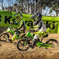 La primera bicicleta eléctrica de Kawasaki tiene 250 W de potencia, 15 kilómetros de autonomía... ¡y es para niños! 