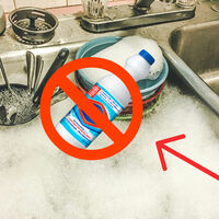 El consejo de limpieza de tu familia que es un peligro: por qué mezclar jabón y cloro es mala idea