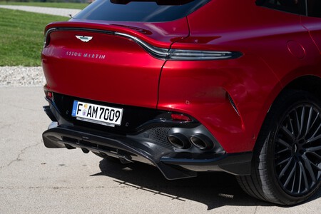 Aston Martin DBX707 trasera