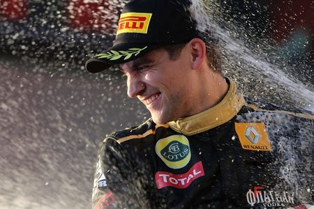 Vitaly Petrov decidirá su futuro en 10 días