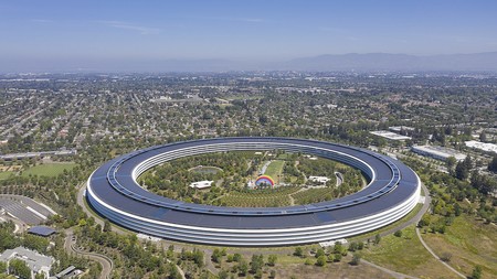Un nuevo vídeo a vista de dron muestra el Apple Park prácticamente vacío