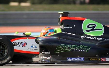 Kevin Korjus vence en la primera carrera de la Fórmula Renault 3.5, por delante de un genial Jean-Eric Vergné