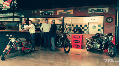 Así es Ace Cafe Barcelona: motos y coches a ritmo de rock'n'roll