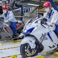 Enquanto a China automatiza a fabricação de motocicletas, o Japão constrói uma Suzuki Hayabusa à mão; é por isso que as motocicletas japonesas continuam sendo tão especiais 