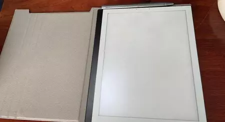 El PineNote es el lector de libros electrónicos basado en Linux que te invita a que escribas y tomes notas