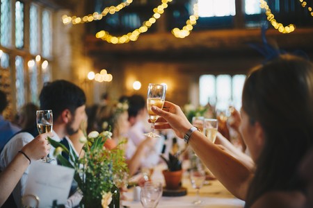 Siete consejos para que el alcohol no eche a perder tu Navidad