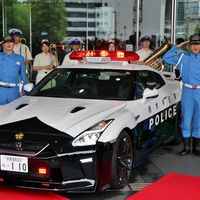 Delincuentes, cuidado con Godzilla. La policía de Japón estrena un Nissan GT-R como coche patrulla 