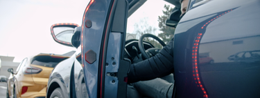 Esta famosa marca de coches acabará con uno de los miedos de los motoristas: estamparse contra puertas