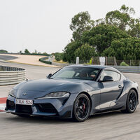 El Toyota GR Supra con cambio manual no solo es más divertido, también es más barato