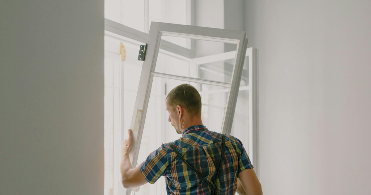 Si estás pensando en cambiar tus viejas ventanas y quieres una ayuda del Gobierno, todavía estás a tiempo antes que se acabe 2026