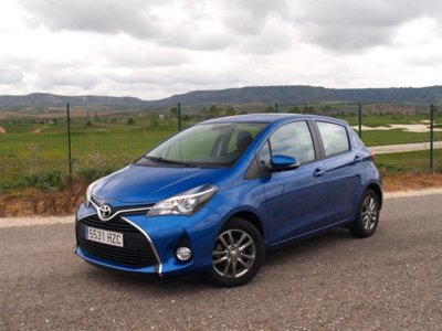 Probamos el nuevo Toyota Yaris 90D 2015 : interior y equipamiento