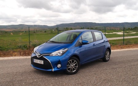 Probamos el nuevo Toyota Yaris 90D 2015 : interior y equipamiento