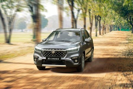 Suzuki S-Cross 2022 en camino de tierra