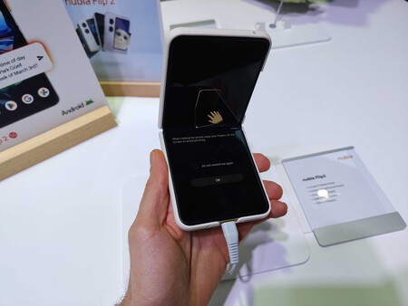 Foto del ZTE Nubia Flip 2 5G
