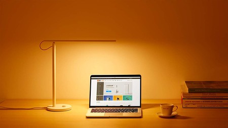 La lámpara de escritorio Xiaomi Mi LED Desk Lamp, compatible con Alexa, en oferta por 29,99 euros en Amazon