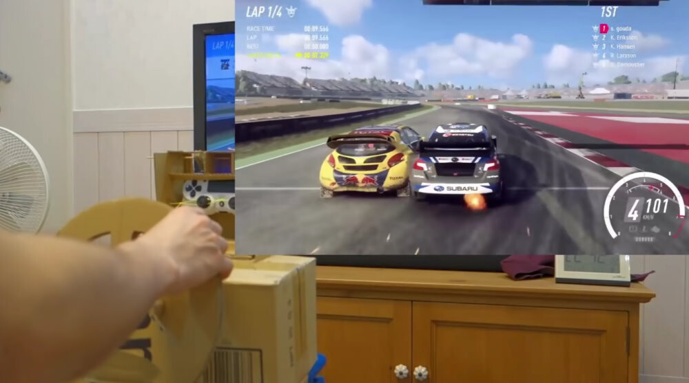 ¿Qué hacer cuando no tienes dinero para un volante en tu consola PlayStation? Fabricarte uno a lo Nintendo Labo ¿Qué hacer cuando no tienes dinero para un volante en tu consola PlayStation? Fabricarte uno a lo Nintendo Labo