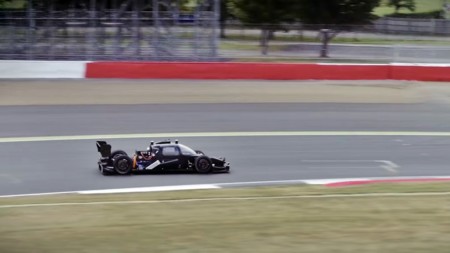 Este es DevBot, y ha venido a jubilar pilotos en las Roborace