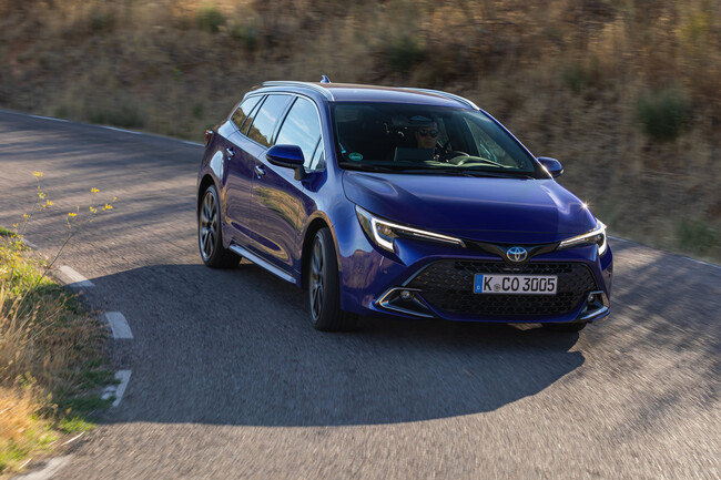 Toyotacorollaelectrichybrid202313 Easy Resize Com
