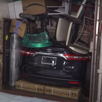 Escondidos en contenedores entre colchones, muebles y paquetes: Los trucos de los traficantes para mandar los coches robados a África 