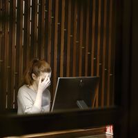 No lo llames resaca, llámalo "hangxiety": el motivo por el que la generación Z está dando de lado al alcohol