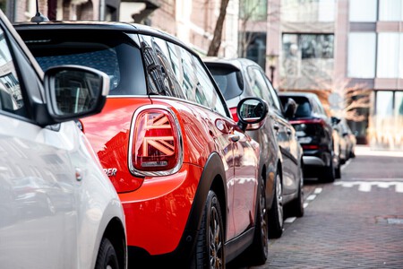 Coches aparcados en la calle