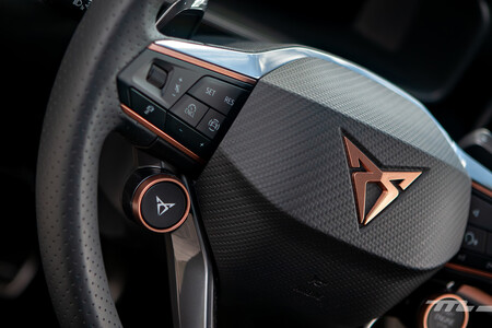 Cupra Leon VZ eHybrid 2025 volante