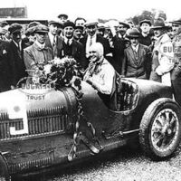 Elisabeth Junek: 'la reina del neumático' que se sacó el carnet en secreto y acabó convirtiéndose en una leyenda con Bugatti