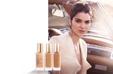 Base de maquillaje Double Wear Estée Lauder por 25,77 y envío gratis en Douglas
