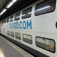 Una madre a la que prohibieron subir al tren con sus cuatro hijos ha logrado que Ouigo se disculpe y revise su política 