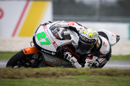 Iker Lecuona domina la primera jornada de Moto2 en el GP de Valencia